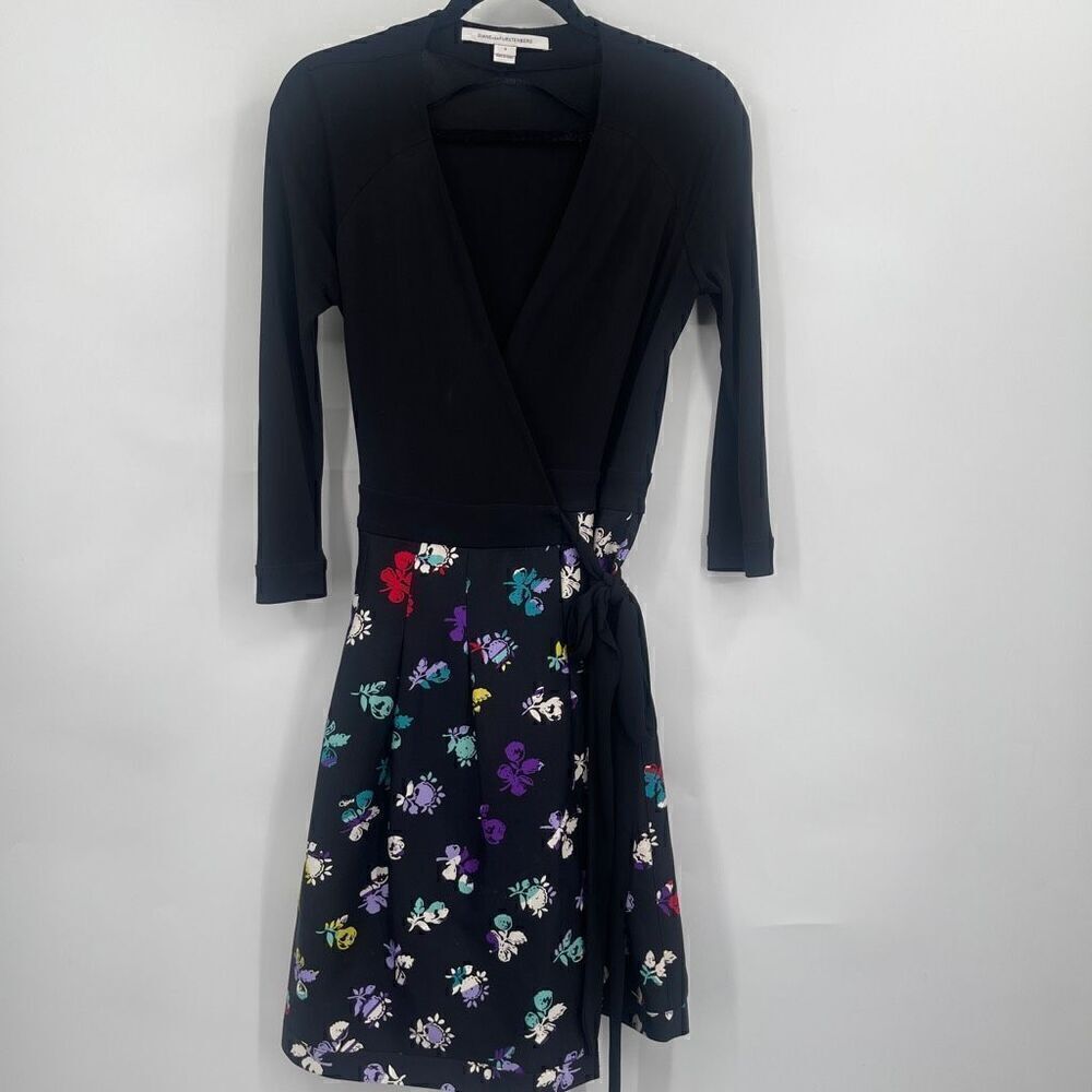 Diane Von Furstenberg Black Daisy Buds Printed Jewel Wrap Dress Size 4